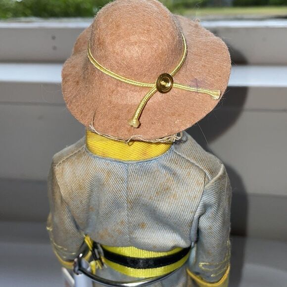 Vintage 1989 World Doll Gone With The Wind Ashley Wilkes doll on stand - Picture 5 of 8